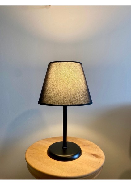 Modern Abajur Metal Ayaklı Siyah Şapkalı Masa Lambası (Ayak Uzunluğu 27 cm Şapka Çap 25CM)