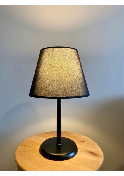 Modern Abajur Metal Ayaklı Siyah Şapkalı Masa Lambası (Ayak Uzunluğu 27 cm Şapka Çap 25CM)