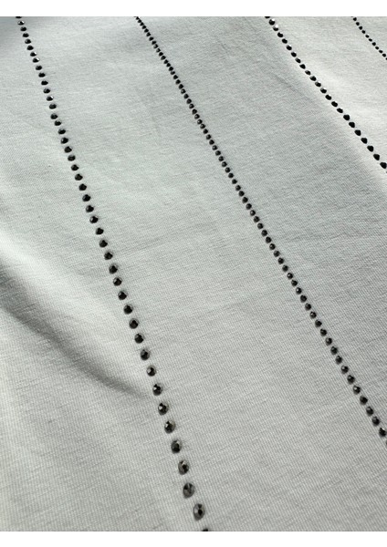 Taşlı Tişört ve Mavi Desenli Pantolonlu Takım modelleri