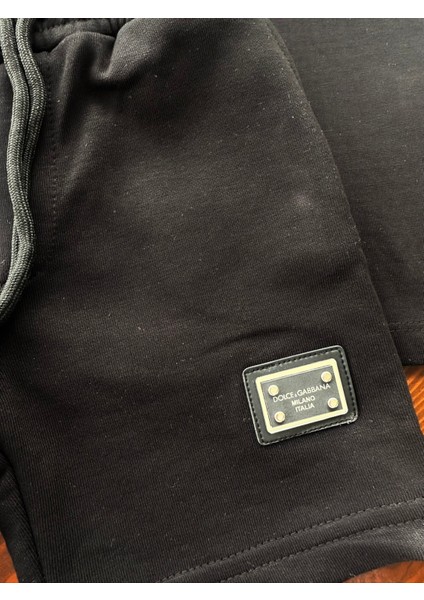 Siyah Tişört ve Şort Takım indirimleri