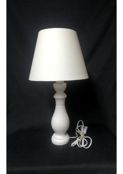 Beyaz Ahşap Ayaklı Krem Kumaş Kaplama Başlıklı Yatak Odası Abajuru