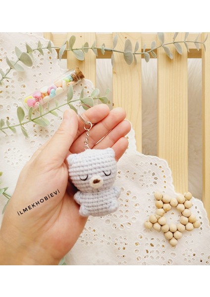 ilmekhobievi Amigurumi Uyuyan Yavru Ayı Oyuncak ve Anahtarlık Açık Mavi 6 cm (1 Adet)