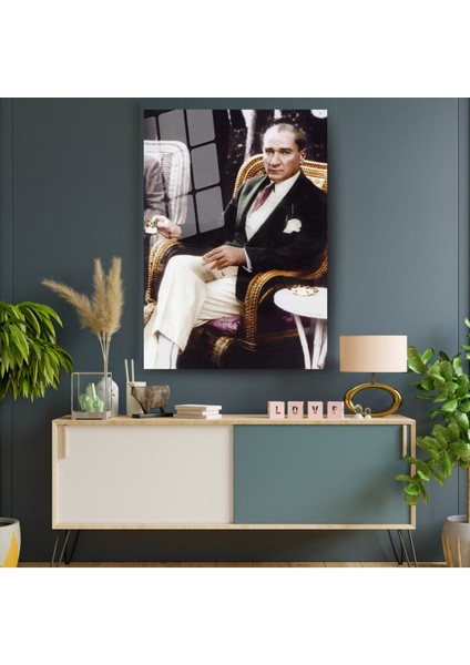 Atatürk Cam Tablo - Dekoratif Duvar Tablosu (Şık ve Modern Tasarım)