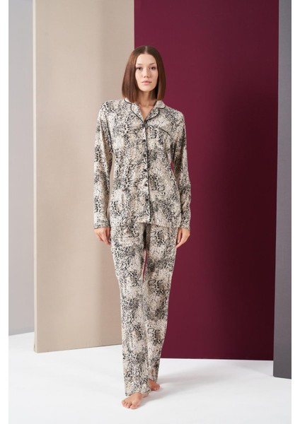 26021 Kadın Önden Düğmeli Patlı Leopar Desenli Uzun Kollu Pijama Takım