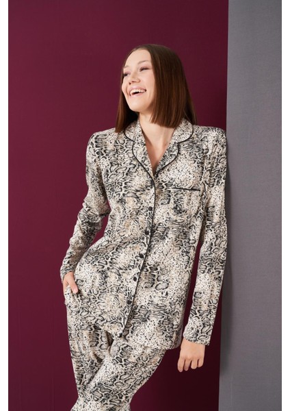 26021 Kadın Önden Düğmeli Patlı Leopar Desenli Uzun Kollu Pijama Takım