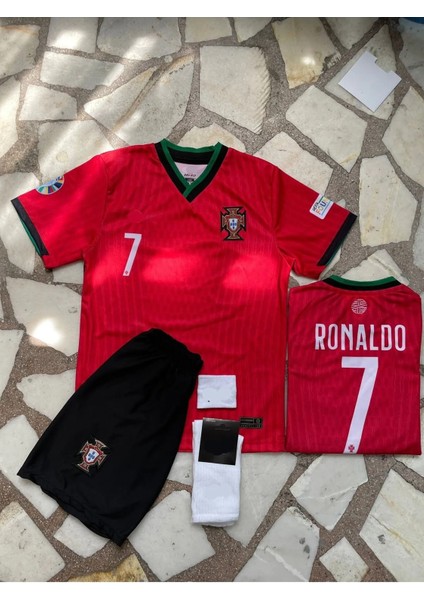 Cristiano Ronaldo Portekiz Milli Takım Kırmızı-Siyah Çocuk Alt Üst Takım T-Shrt Çorap+Bileklik Yanında