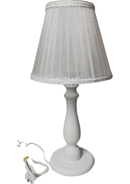 Beyaz Ahşap Ayaklı Beyaz Başlıklı Yatak Odası Abajuru