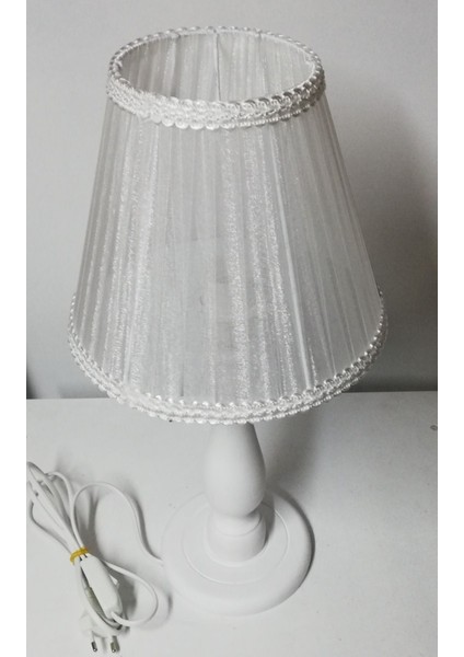 Beyaz Ahşap Ayaklı Beyaz Başlıklı Yatak Odası Abajuru modelleri