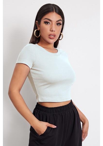 Kadın Beyaz Yuvarlak Yaka Yarım Kol Crop Top Bluz