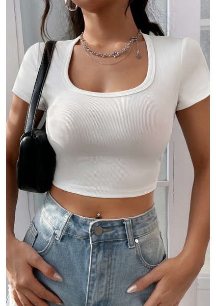 Kadın Beyaz Yarım Kol Düz Yaka Crop Top Bluz