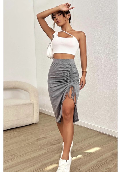 Kadın Beyaz Tek Omuzlu Çapraz Askılı Crop Top Büstiyer