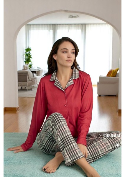 Kareli Yaka Detaylı Kırmızı Üst ve Desenli Alt Pijama Takımı Rahat Ev Modası 14300-10 modelleri