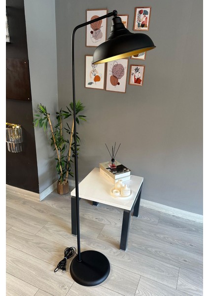 Siyah Lambader Düz Hareketli Başlık Modern Dekoratif Metal Oturma Odası Çalışma Odası Zemin Lambası
