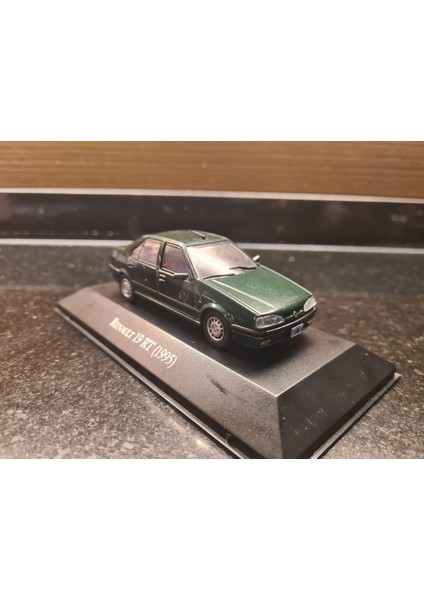 1/43 Renault 19 Europa 1995