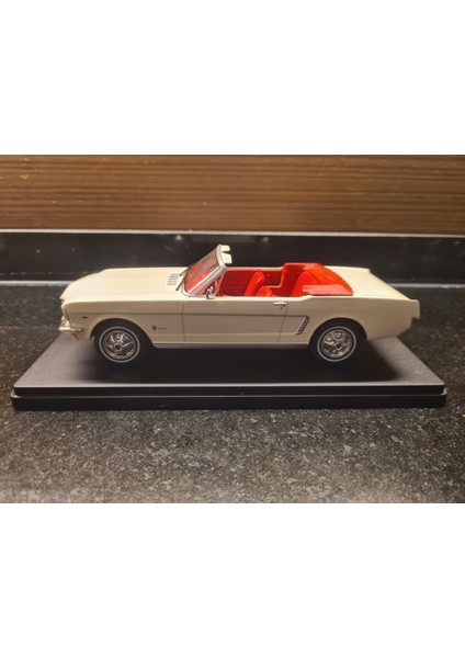 1/24 Ford Mustang Convertible 1965​ fırsatları