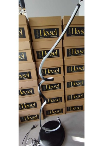 Modern LED Lambader Model-2 Siyah Gövde, Beyaz Işık Rengi