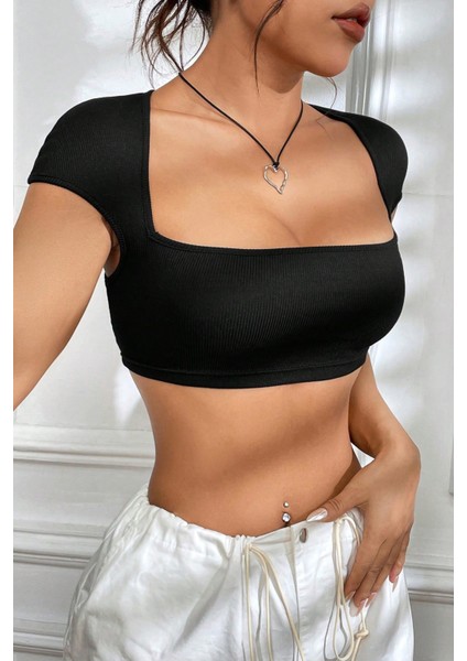 Kadın Siyah Sırt Dekolteli ve Boyundan Bağlamalı Yarım Kol Crop Top Bluz