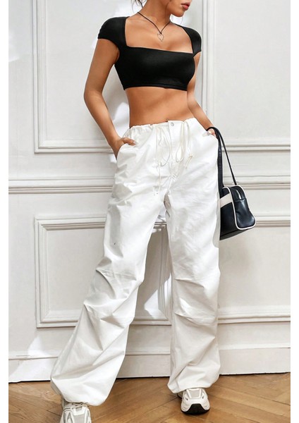 Kadın Siyah Sırt Dekolteli ve Boyundan Bağlamalı Yarım Kol Crop Top Bluz