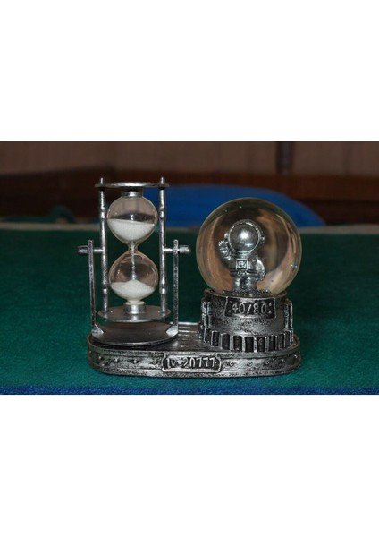 Futuristik Tasarımlı Kum Saati ve Astronot Kar Küresi Dekoratif Obje fiyatları