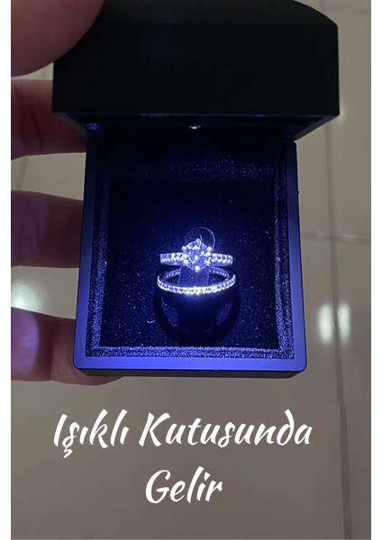 Işıklı Kutuda 1 Carat Kadın Gümüş Yüzük ve Çift Küpe (Pırlanta Işıltılı)