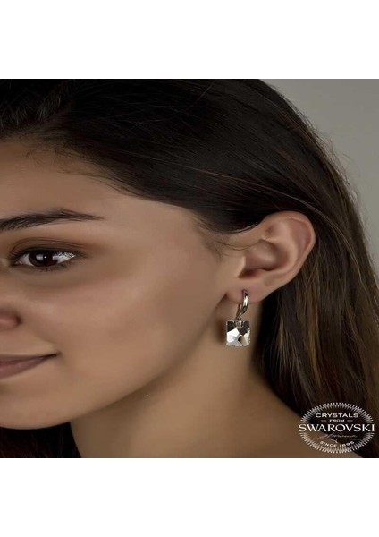 Swarovski Crystal Taşlı Gümüş Beyaz Baget Sallantılı Kadın Küpe fiyatları