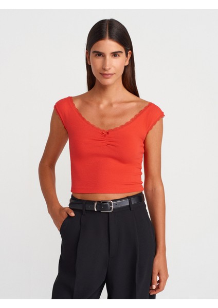 31775 Dantel Detaylı Omuzları Açık Top-Kırmızı modelleri