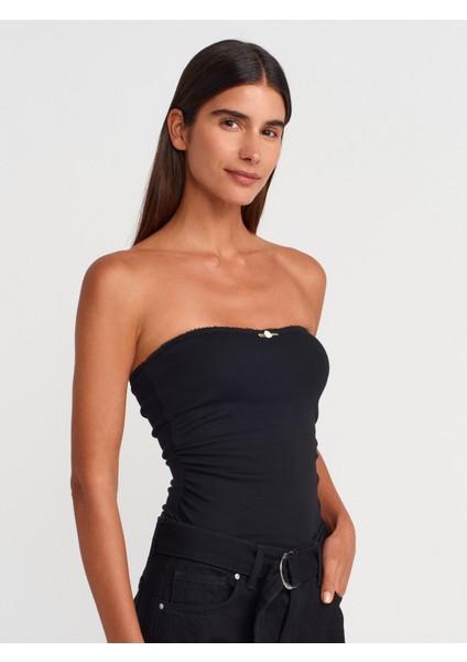31557 Gül Detaylı Straplez Top-Siyah