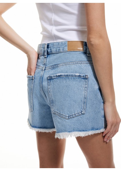 Taşlı Yıpratılmış Düğmeli Cepli Mini Denim Şort modelleri