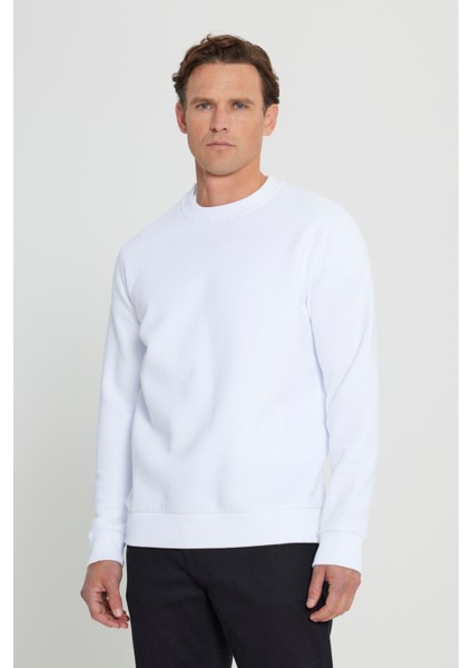 Erkek Beyaz Standart Fit Normal Kesim Içi Polarlı 3 Iplik Bisiklet Yaka Sweatshirt