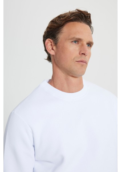Erkek Beyaz Standart Fit Normal Kesim Içi Polarlı 3 Iplik Bisiklet Yaka Sweatshirt fırsatları