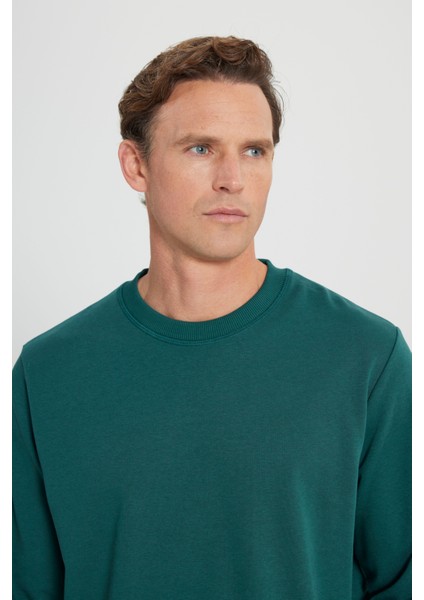 Erkek Koyu Yeşil Standart Fit Normal Kesim Bisiklet Yaka 3 Iplik Pamuklu Sweatshirt fırsatları
