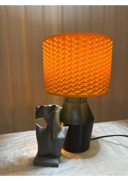 Modern Tasarım Sütlü Kahve Şapka Abajur Beyaz Siyah Gövde fiyatları