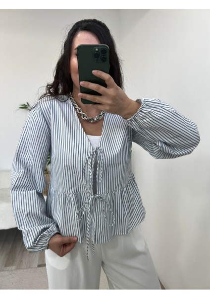 Çizgili Bağcıklı Altı Volanlı Gömlek fırsatları
