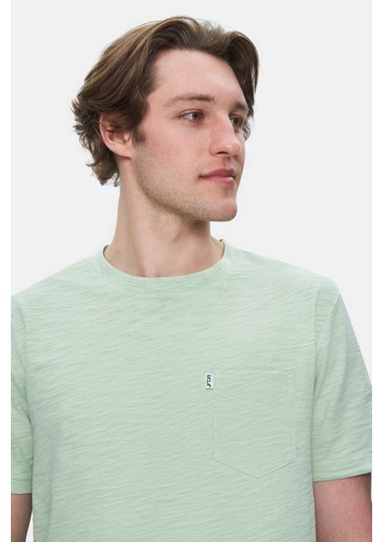 Caleb Duman Yeşili Bisiklet Yaka Cepli Standard Fit Erkek Tshirt fiyatları