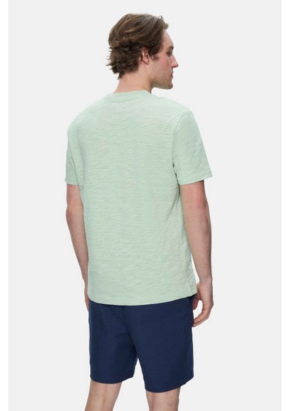 Caleb Duman Yeşili Bisiklet Yaka Cepli Standard Fit Erkek Tshirt fırsatları