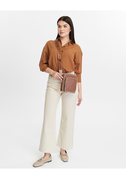 Kadın Postacı Ve Omuz Çantası fiyatları