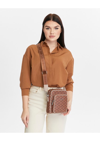 Kadın Postacı Ve Omuz Çantası modelleri