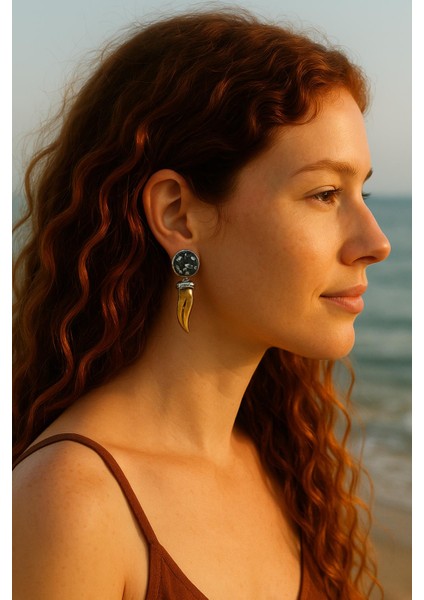 Parlak Taşlı Boynuz Küpe modelleri