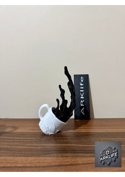 Kahve Köşesi Dökülen Kahve Fincan Figürü 3D Dekoratif Obje ve Biblo