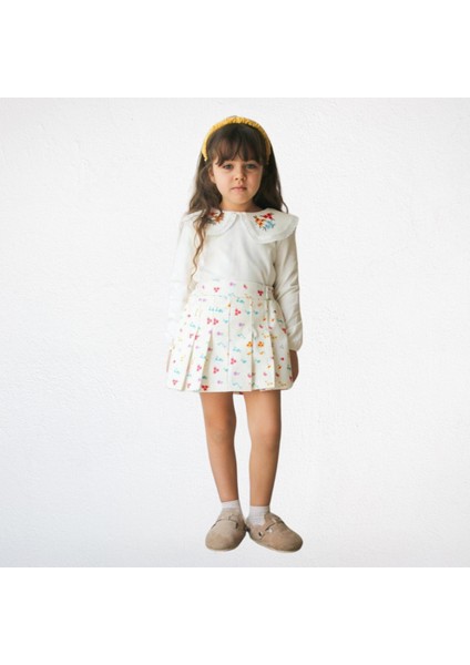 Çiçek Işlemeli Yaka Bluz ve Çiçek Desenli Etek Takım