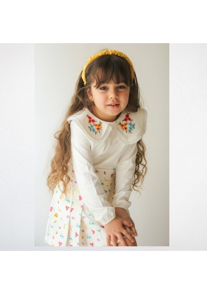 Çiçek Işlemeli Yaka Bluz ve Çiçek Desenli Etek Takım modelleri