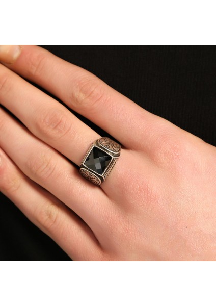 925 Ayar Gümüş Oniks Taşlı Kare Erkek Yüzük