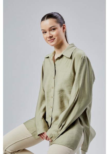 Yeşil Yırtmaç Detaylı Oversize Gömlek