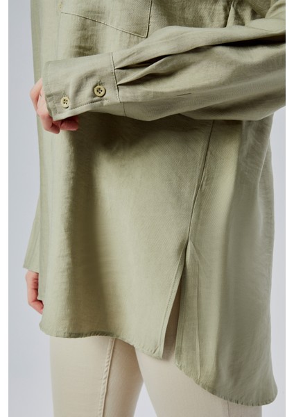 Yeşil Yırtmaç Detaylı Oversize Gömlek fırsatları