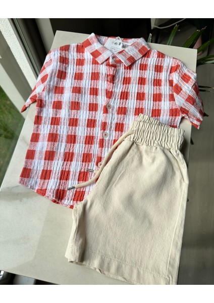 Kırmızı Ekoseli Gömlek ve Krem Şort Takım modelleri
