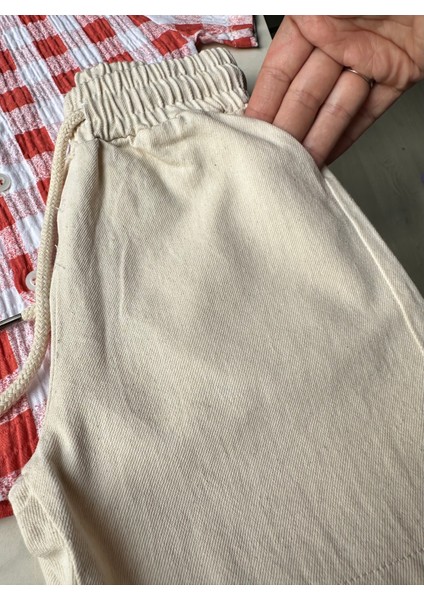 Kırmızı Ekoseli Gömlek ve Krem Şort Takım fırsatları