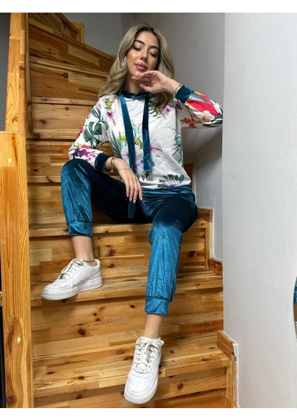 Kadın Kadife Kumaş Uzun Kollu Kapüşon Detay Çiçek Baskılı Sweat ve Pantolon Ikili Takım