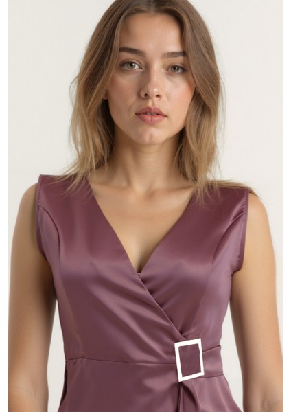 Önü Tokalı V Yaka Saten Elbise modelleri