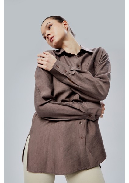 Kahverengi Yırtmaç Detaylı Oversize Gömlek modelleri
