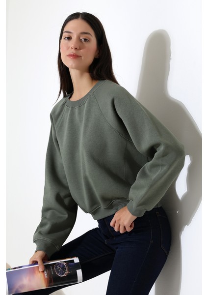 Geniş Bisiklet Yaka Şardonlu Karyokalı Geniş Reglan Kol Basic Kadın Sweatshirt 21973 Haki fiyatları